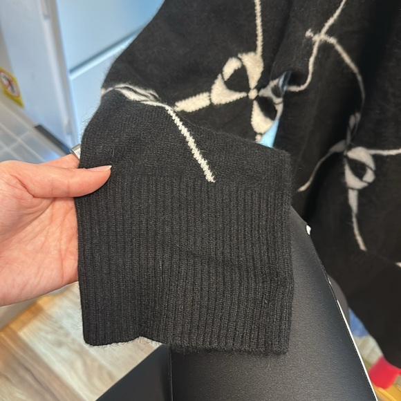 Aqua 100% Cashmere Black Sweater with Bows size small - NWT MSRP $198 - Picture 3 of 6